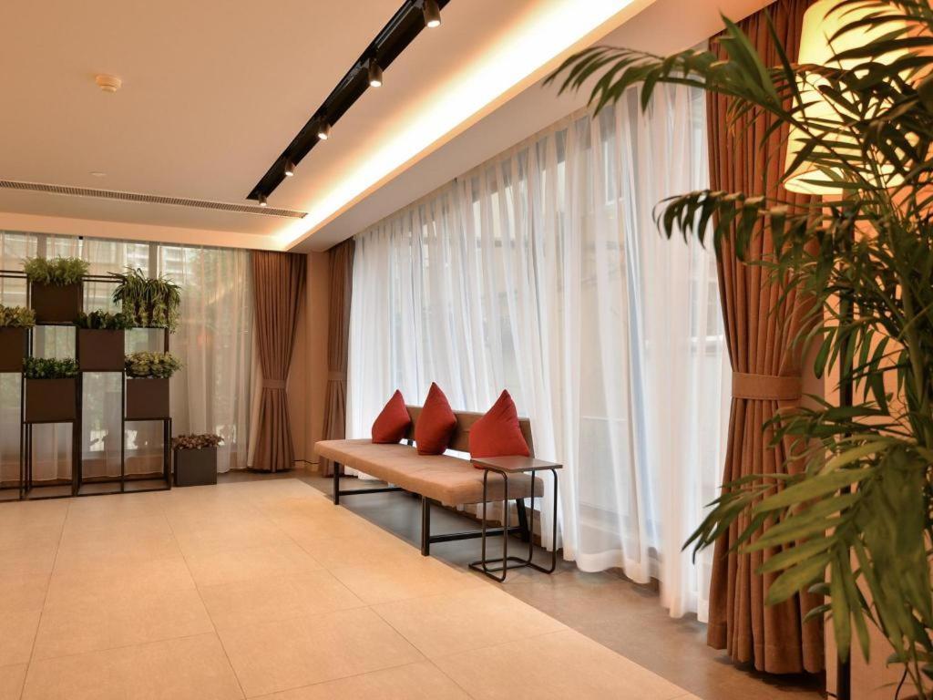 Home Inns Plus Shanghai Xujiahui Branch Екстер'єр фото