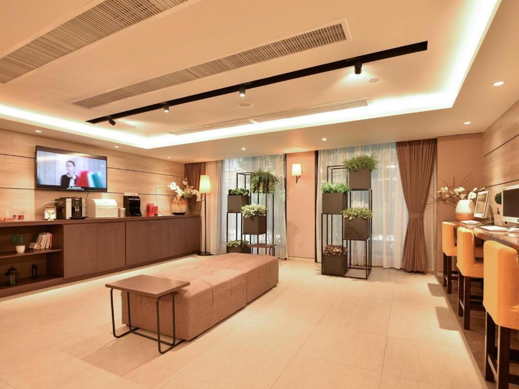Home Inns Plus Shanghai Xujiahui Branch Екстер'єр фото