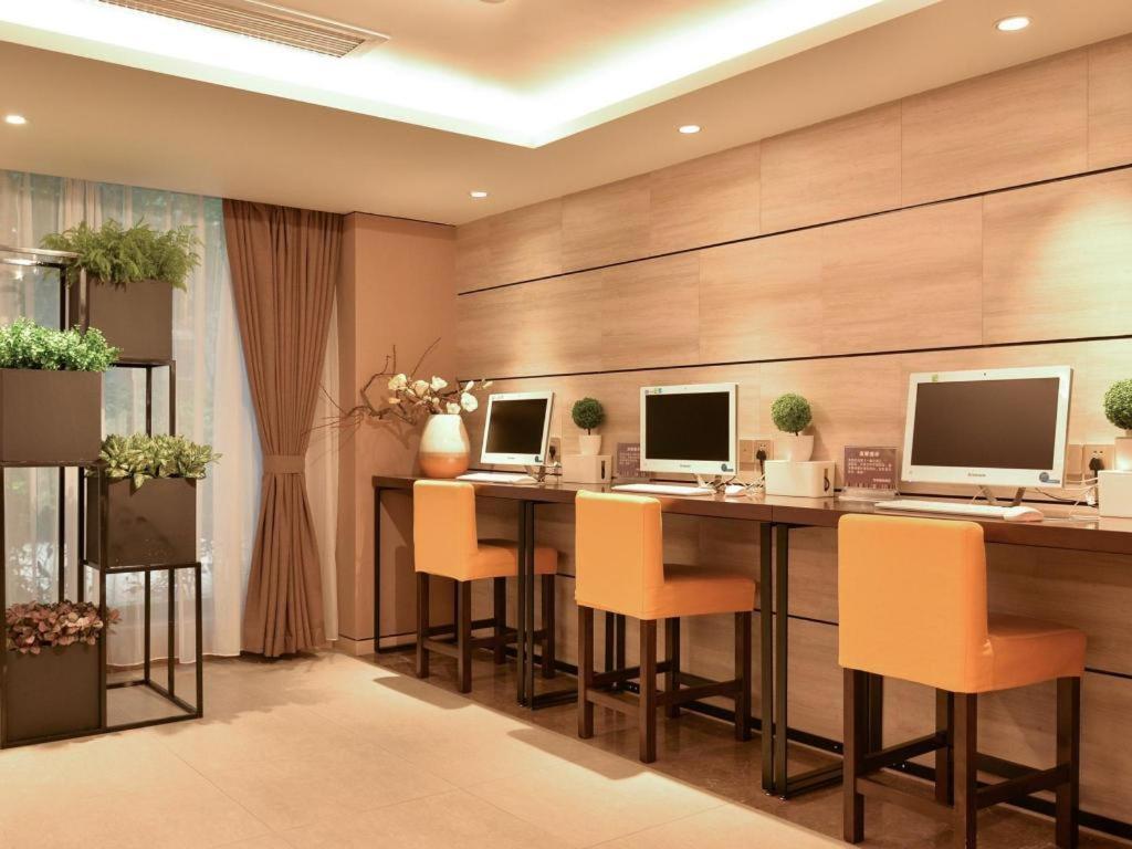 Home Inns Plus Shanghai Xujiahui Branch Екстер'єр фото
