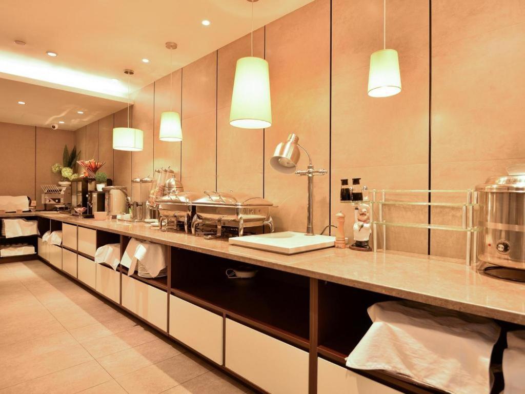Home Inns Plus Shanghai Xujiahui Branch Екстер'єр фото