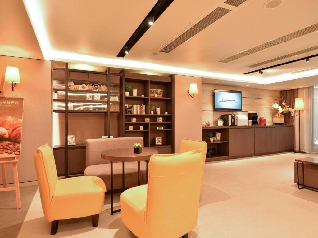 Home Inns Plus Shanghai Xujiahui Branch Екстер'єр фото