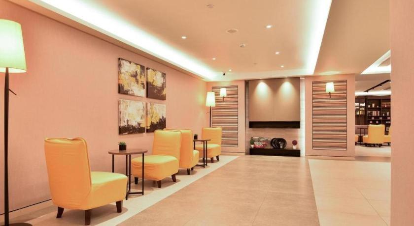 Home Inns Plus Shanghai Xujiahui Branch Екстер'єр фото