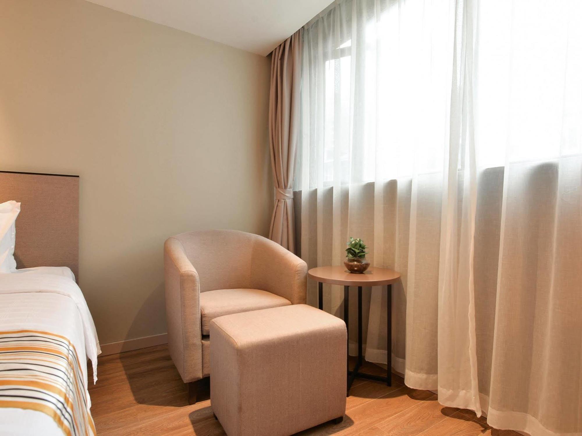 Home Inns Plus Shanghai Xujiahui Branch Екстер'єр фото