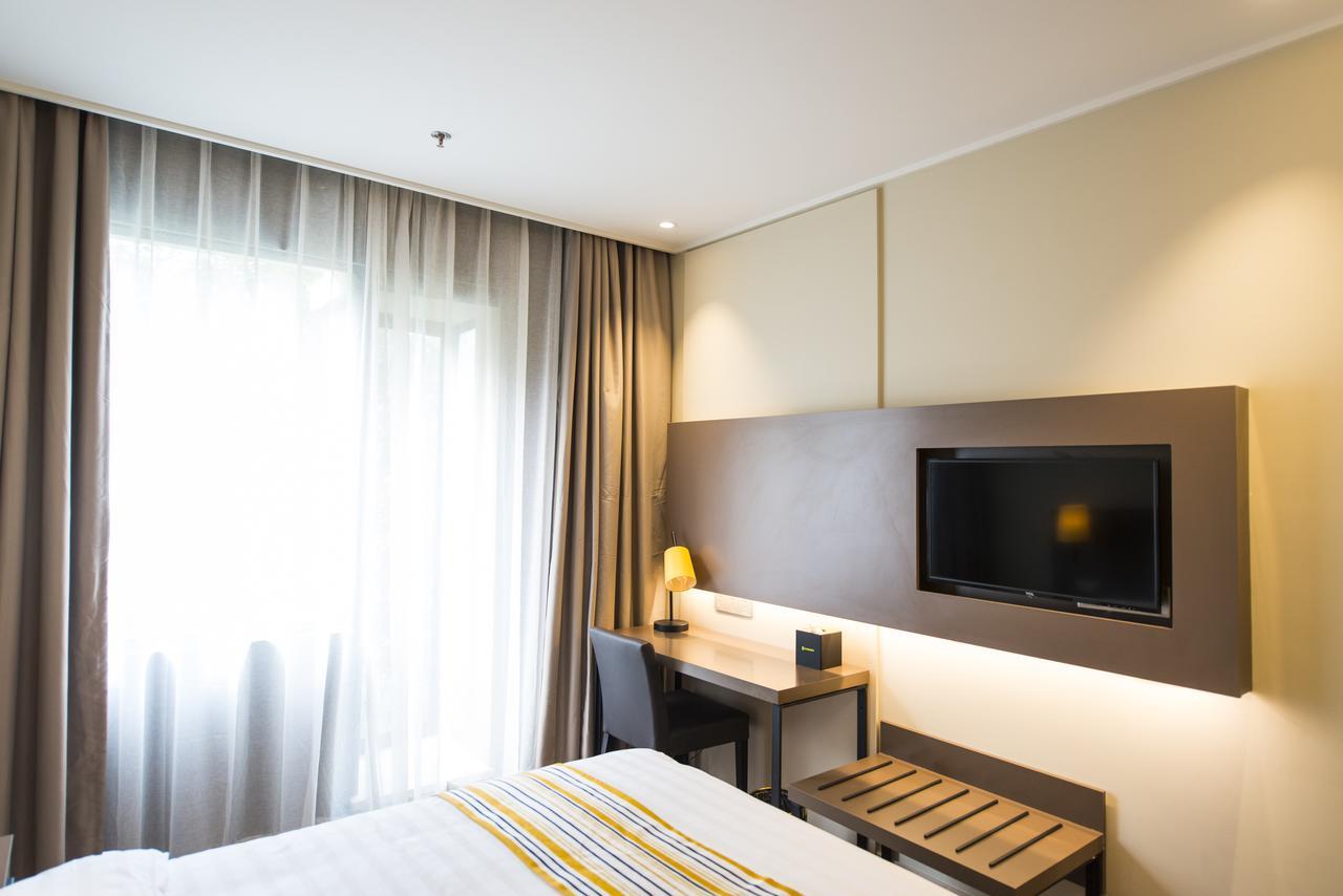 Home Inns Plus Shanghai Xujiahui Branch Екстер'єр фото