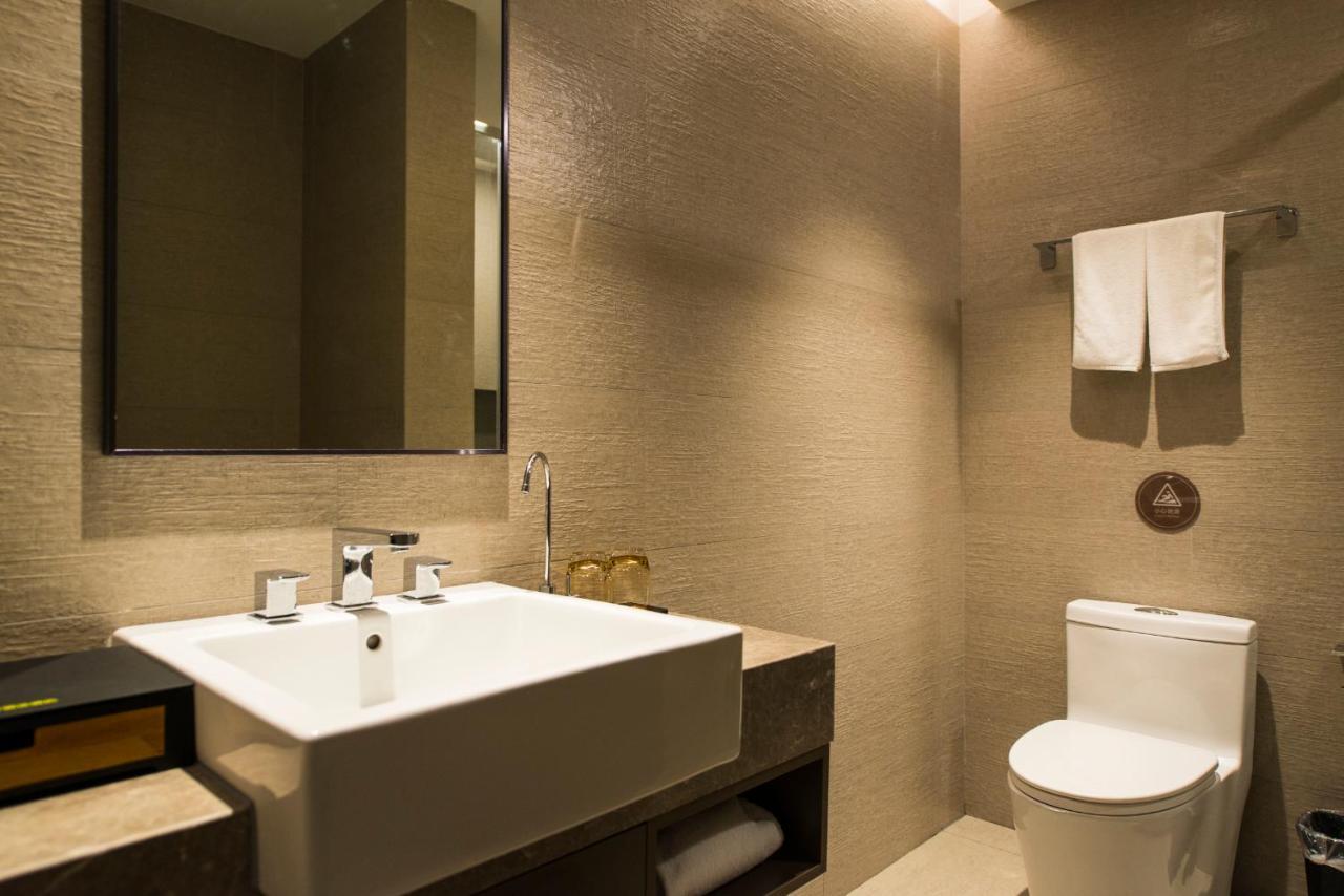 Home Inns Plus Shanghai Xujiahui Branch Екстер'єр фото