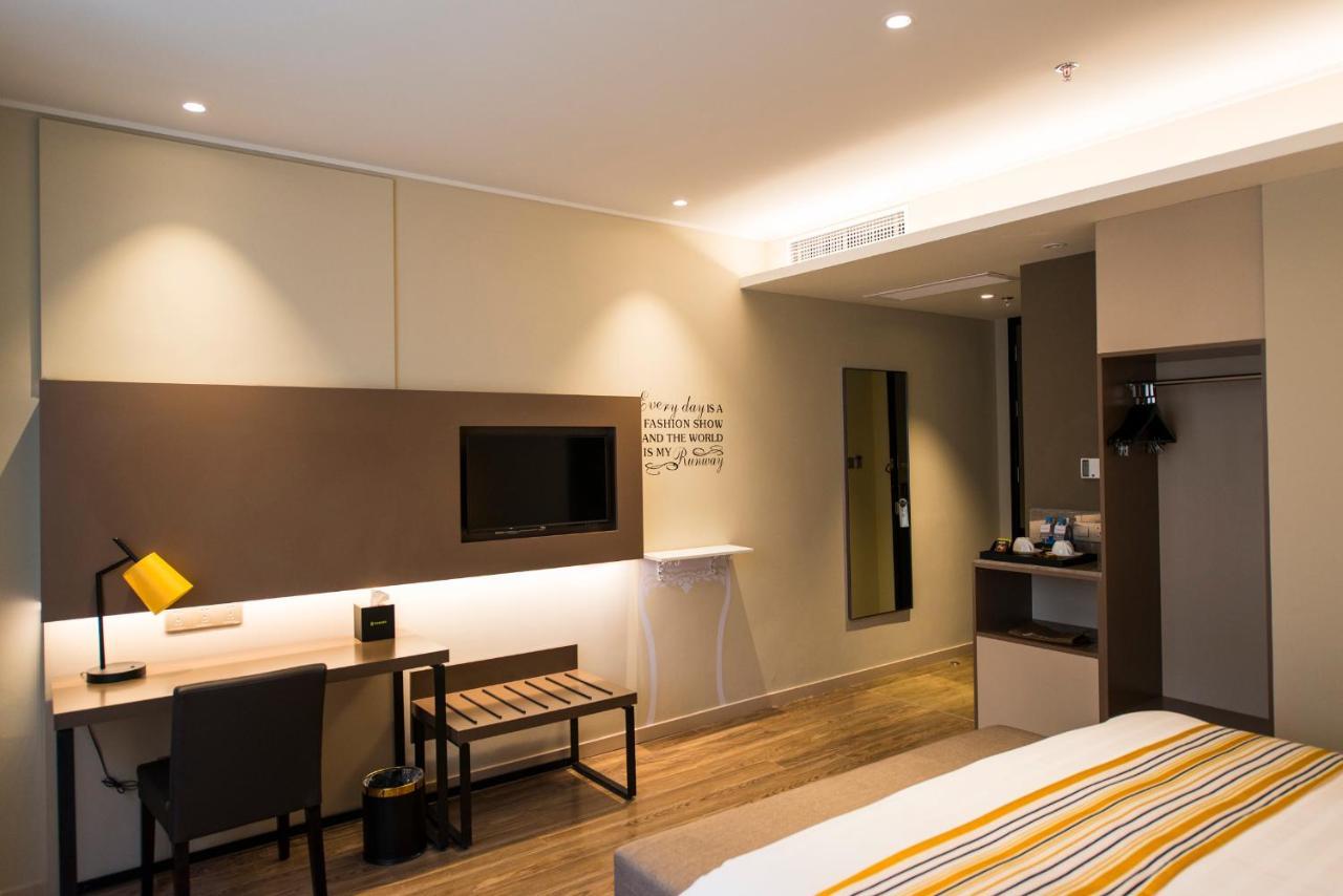 Home Inns Plus Shanghai Xujiahui Branch Екстер'єр фото