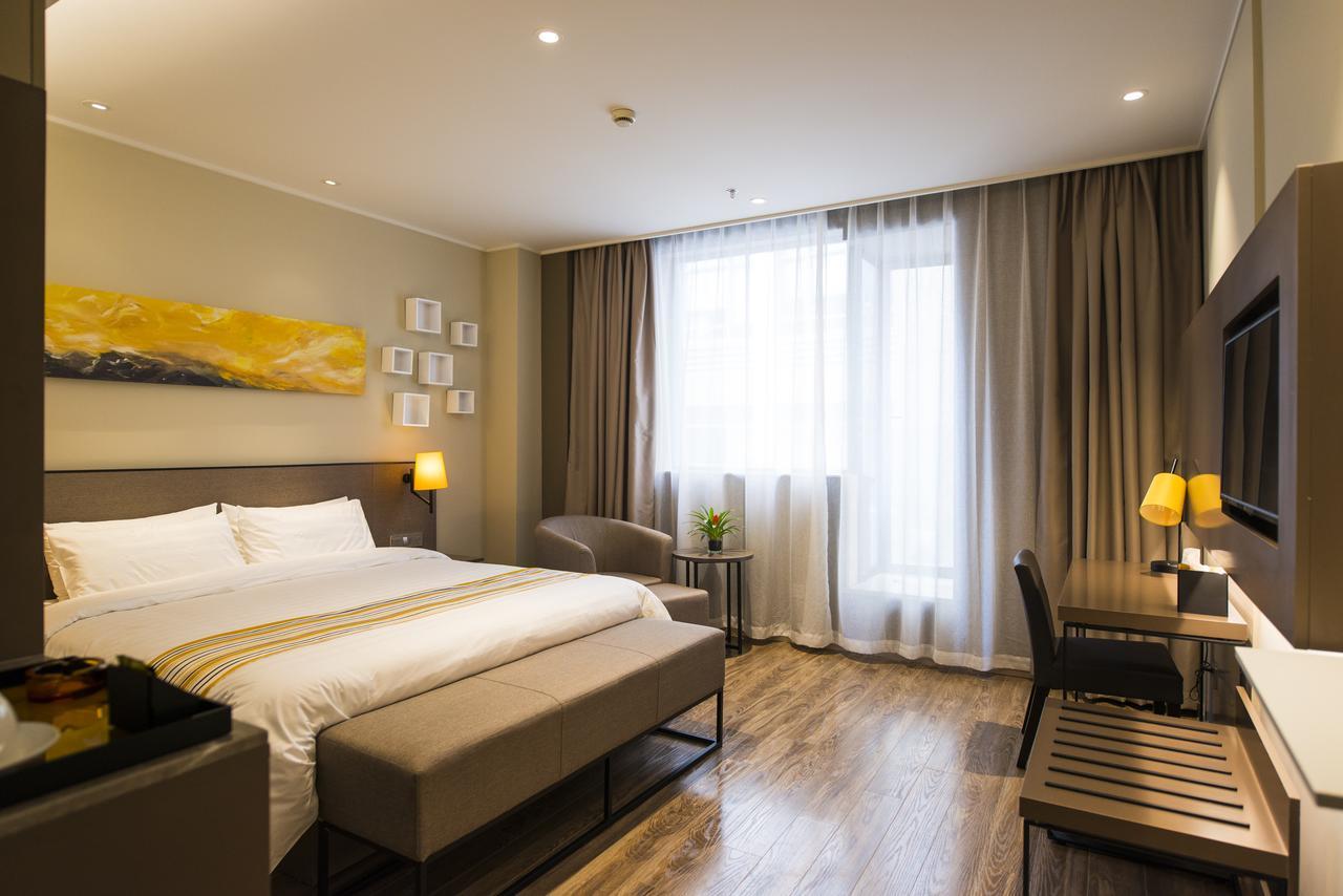 Home Inns Plus Shanghai Xujiahui Branch Екстер'єр фото