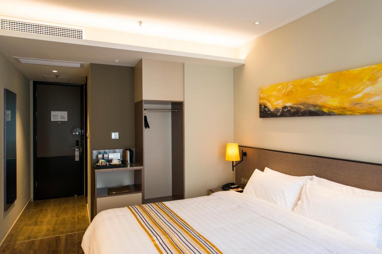 Home Inns Plus Shanghai Xujiahui Branch Екстер'єр фото
