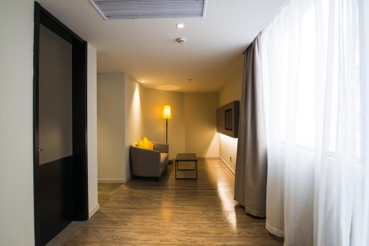 Home Inns Plus Shanghai Xujiahui Branch Екстер'єр фото